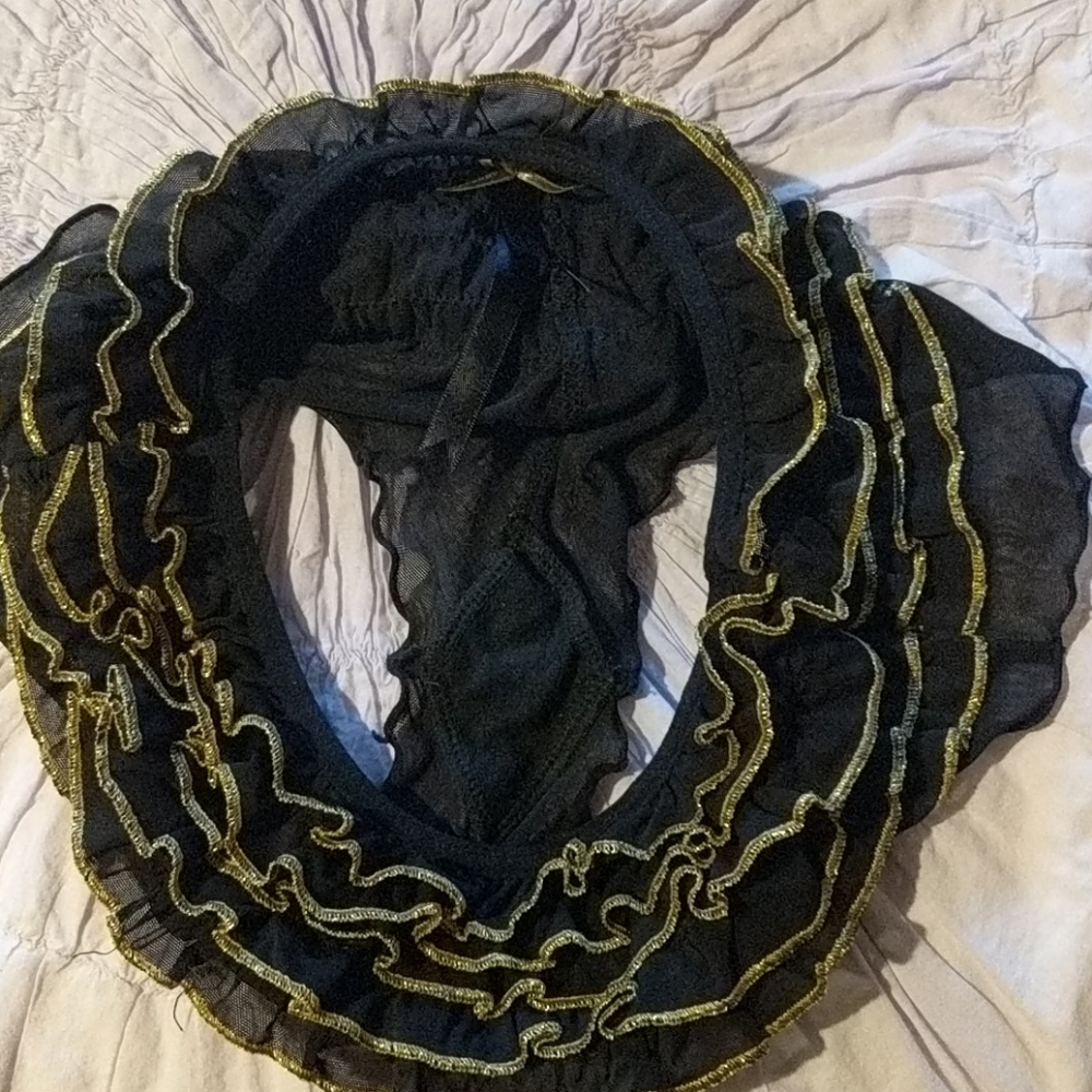 Small Ruffle Hipster - Picture 3 of 3